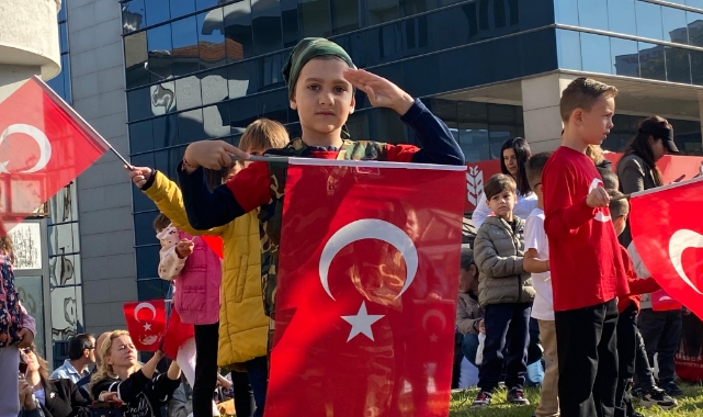 Vali Erol Ayyıldız Bursalıların Cumhuriyet Bayramını kutladı!