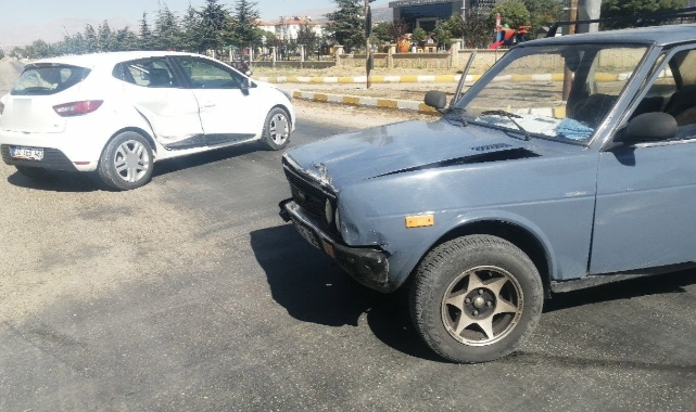 Yalvaç’ta iki otomobil çarpıştı, 1 yaralı