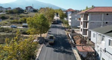 Yeniceköy Mahallesi'nde asfalt çalışmaları sürüyor