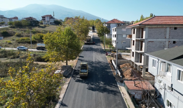 Yeniceköy Mahallesi'nde asfalt çalışmaları sürüyor