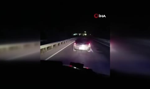 Yolu kapatıp ambulansa geçit vermedi