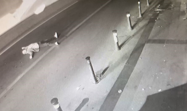 Yolun ortasına yatan alkollü adama otomobil çarptı