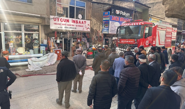 Yüksekova'da bir iş yerinde yangın çıktı