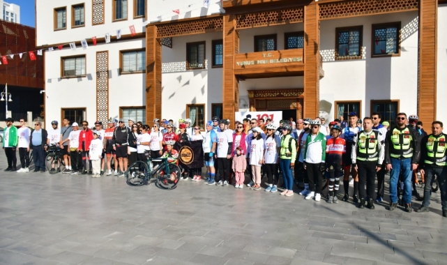 Yunusemre'de cumhuriyet için 101 kilometre pedal çevirdiler