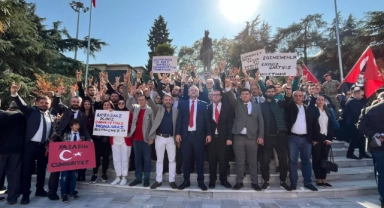 Zafer Partisi Bursa İl Başkanlığı'ndan Cumhuriyet Bayramı'nda çelenk sunumu