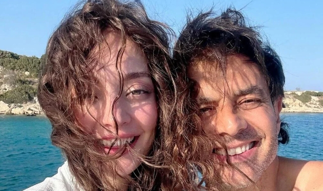 Zeynep Tuğçe Bayat'tan karnı burnunda ayna pozu
