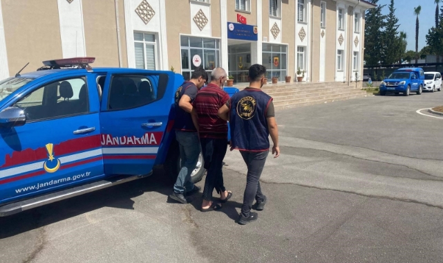 Adana'da jandarma iki hükümlüyü yakaladı   