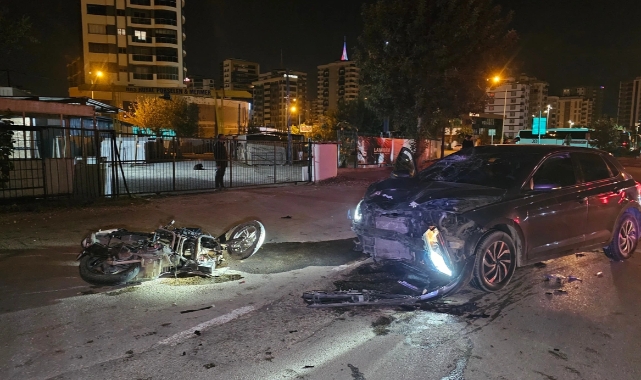 Adana'da otomobil ile motosiklet çarpıştı!