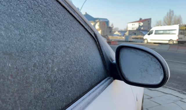 Ağrı'da buz sarkıtları