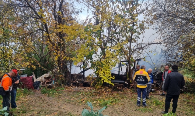 Alev alev yanan ev kullanılamaz hale geldi