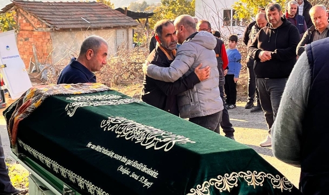  Alevlere teslim olan evde hayatını kaybeden kadın son yolculuğuna uğurlandı   