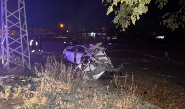 Amasya’da alkollü sürücünün kullandığı otomobil parçalandı