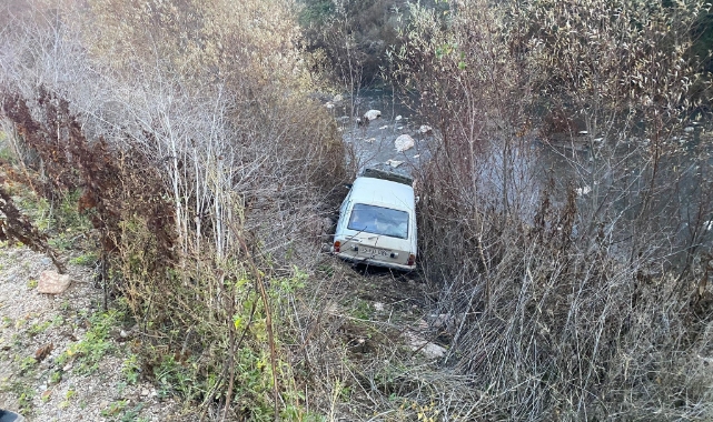 Amasya’da otomobil çayın kıyısına uçtu   
