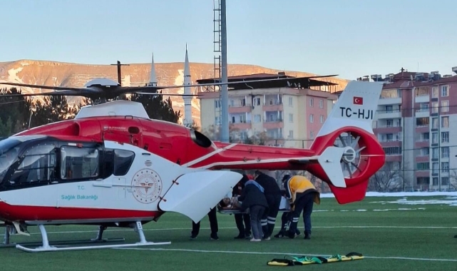 Ambulans helikopter silahla yaralanan genç için havalandı