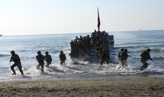 Amfibi deniz piyadeleri İskenderun’da eğitim yaptı