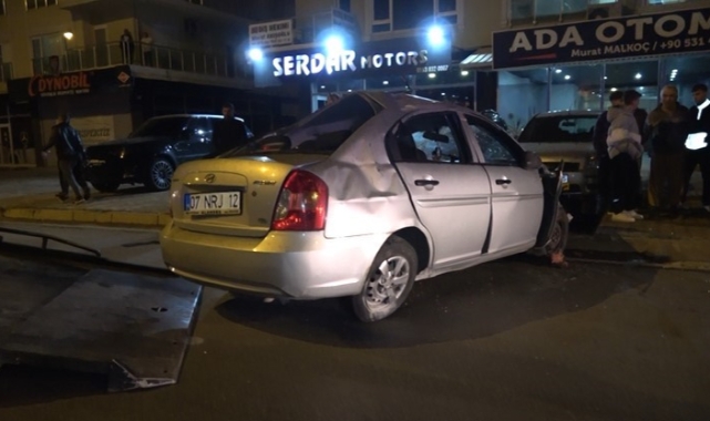 Antalya’da otomobil palmiye ağacına çarptı: 1 ölü, 3 yaralı