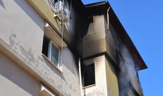 Apartman dairesi alevlere teslim oldu 