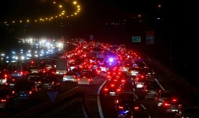 Ara tatil yoğunluğu! 43 ilin geçiş güzergahı kilit