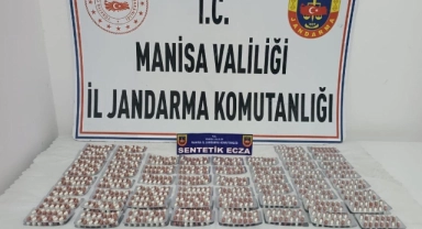 Aracında yüzlerce sentetik ecza hapı ele geçirildi