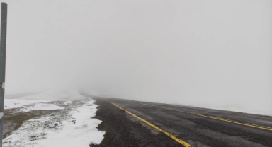 Ardahan’da kar yağışı ulaşımda aksamalara neden oldu