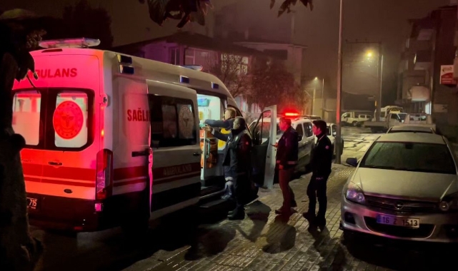 Arkadaşıyla tartışan şahıs cama yumruk atınca bileğini kesti