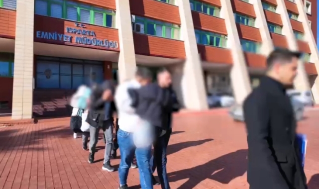 Arkadaşlık vaadiyle dolandırıcılık yapan çete çökertildi