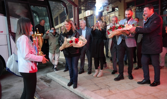 Avrupa şampiyonu Asuman Çığlıoğlu, memleketinde coşkuyla karşılandı