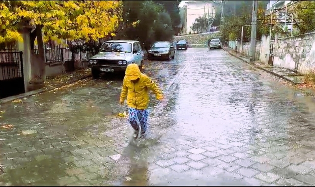 Aylardan sonra düşen yağmur yüzleri güldürdü