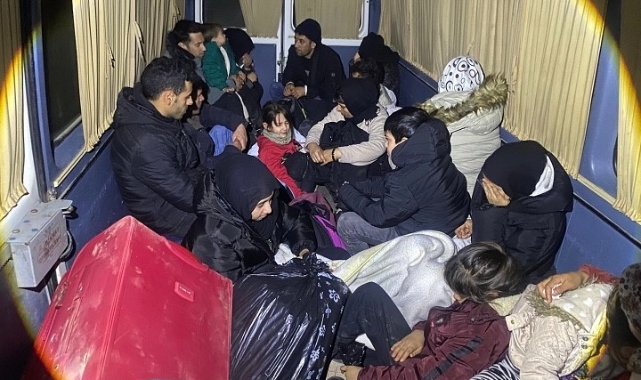 Ayvacık açıklarında 49 kaçak göçmen yakalandı  