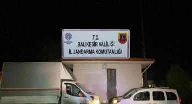 Ayvalık'ta 23 düzensiz göçmen ve 2 insan kaçakçısı yakalandı