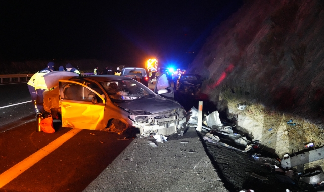 Balıkesir'de tomruk yüklü TIR dehşet saçtı