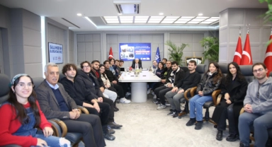 Başkan Mustafa Bozbey, mühendislik öğrencilerini makamında ağırladı