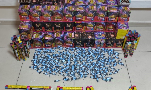 Batman’da bir araçta yüklü miktarda havai fişek ve patlayıcı ele geçirildi