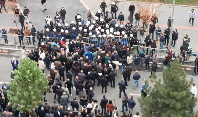 Batman'da polise taş atan gruba müdahale: 9 gözaltı 