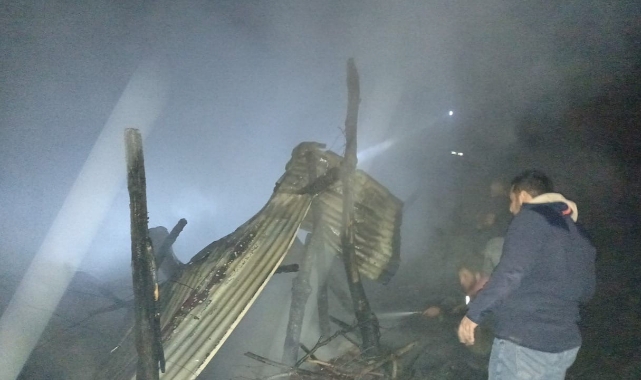 Bayramiç’te yanan traktör kullanılamaz hale geldi   