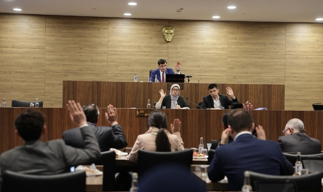 Belediye Başkanı Kahveci AK Parti ve MHP'li meclis üyelerini alkışladı