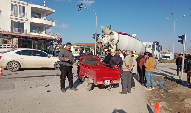Beton mikseri ile çarpışan motosiklet sürücüsü hayatını kaybetti