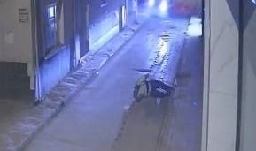 Bursa'da 17 yaşındaki sürücü, polise çarpıp 20 metre sürükledi