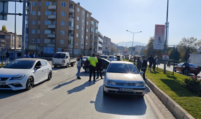 Bursa'da 4 araçlı zincirleme kaza! 2 yaralı