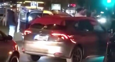 Bursa'da asker eğlencesinde yolu kesip çiftetelli oynadılar