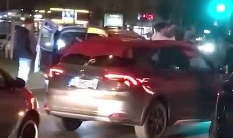 Bursa'da asker eğlencesinde yolu kesip çiftetelli oynadılar