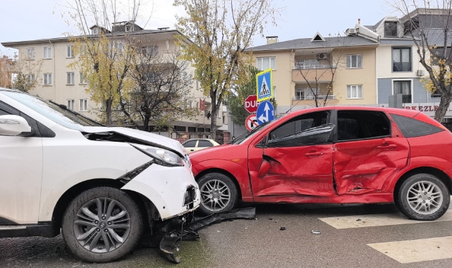 Bursa'da cip ile otomobil çarpıştı!