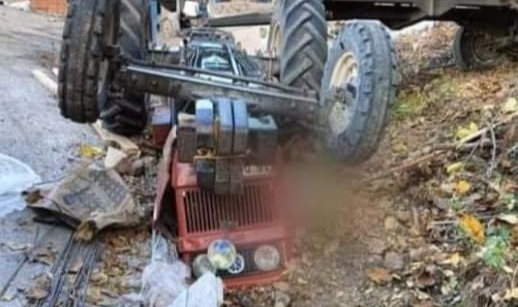 Bursa'da devrilen traktörün altında kalan genç öldü