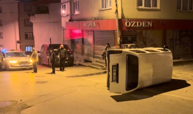 Bursa'da feci kaza! İki araç kafa kafaya çarpıştı