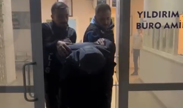 Bursa'da hapis cezasıyla aranan şüpheli maç izlerken yakayı ele verdi
