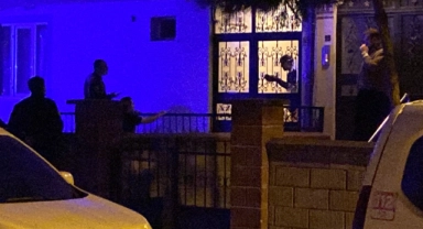 Bursa'da harçlık vermeyen dedesini bıçaklayarak ağır yaralayan torun kendini apartmana kilitledi