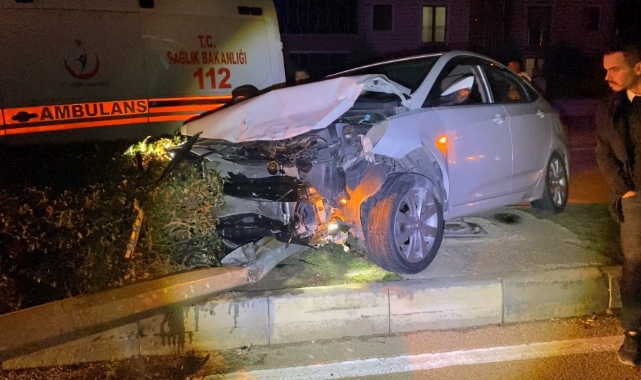 Bursa'da iki otomobil çarpıştı! 4 yaralı