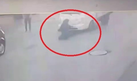 Bursa'da kamyon yaşlı kadını böyle savurdu!