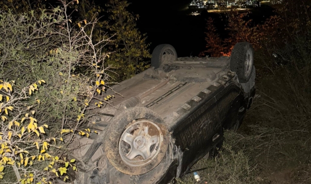 Bursa'da kontrolden çıkan otomobil şarampole yuvarlandı