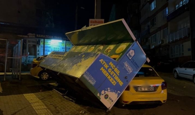Bursa'da saatte 70 kilometre hıza ulaşan lodos hayatı felç etti